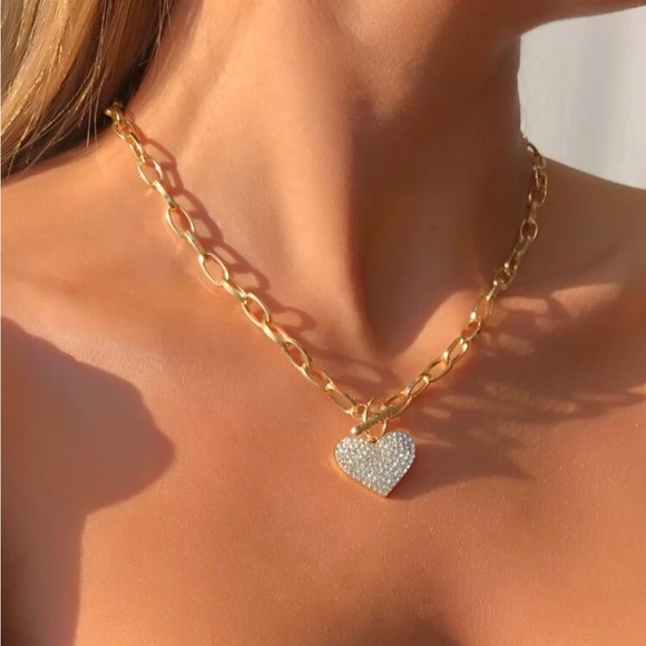 Jewelry - NWT Rhinestone Heart Paper Clip Silver Toggle Charm Necklace